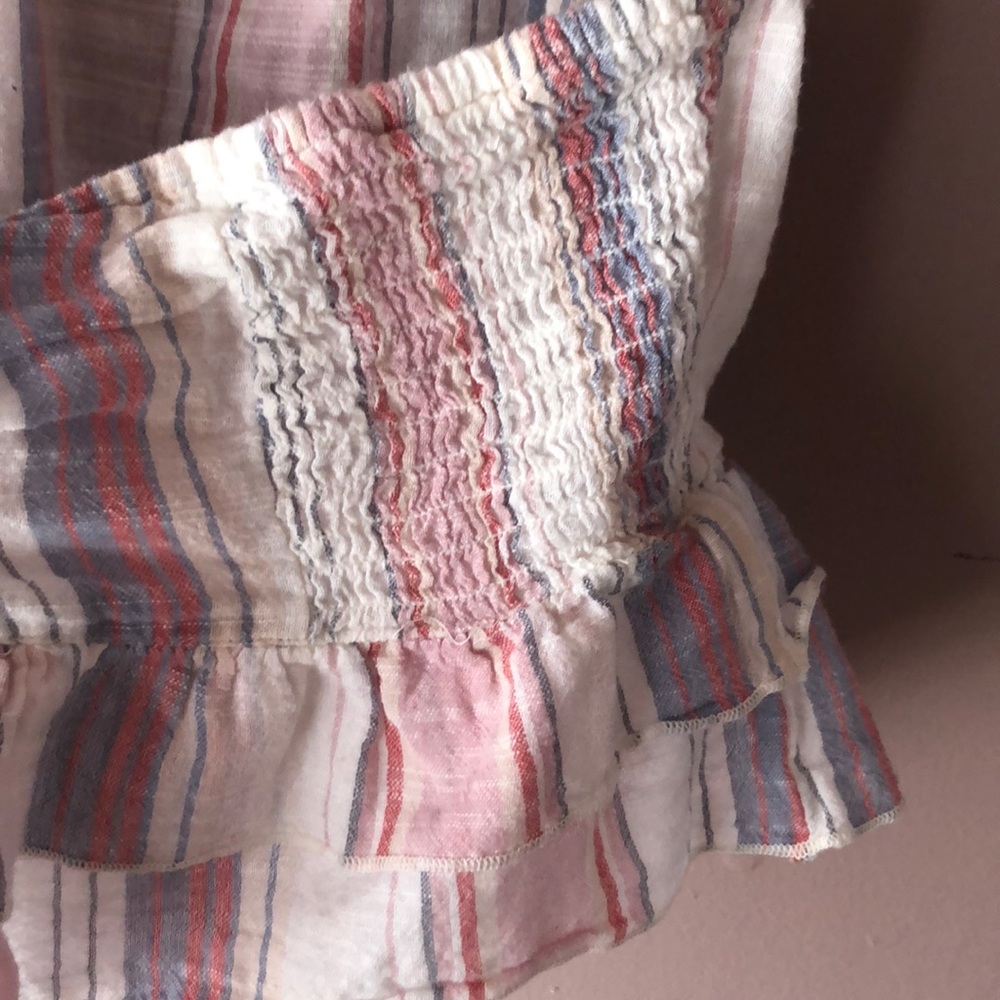 AE Ruffle Crop Top - Picture 4 of 4